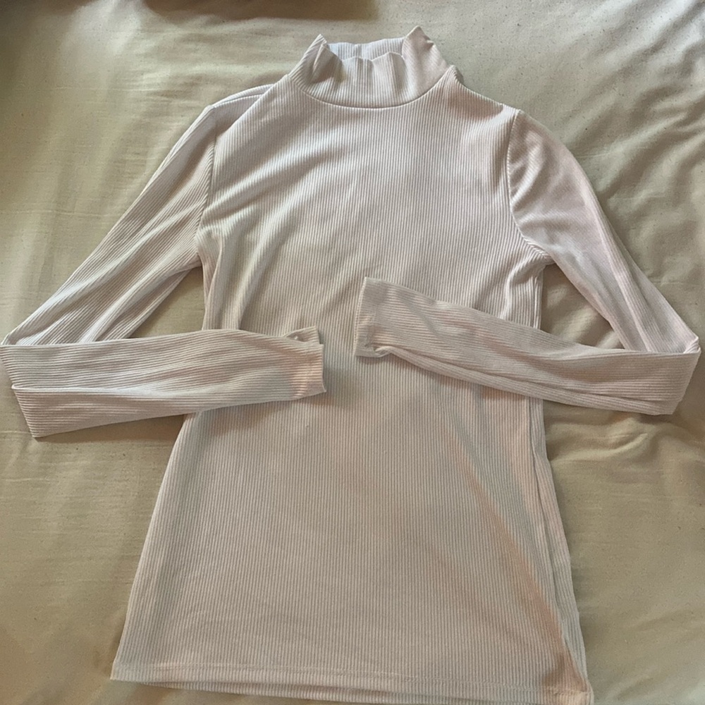 Basic white turtle neck